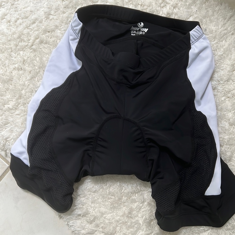Beroy Cycling Shorts / Black & White Size M EUC
